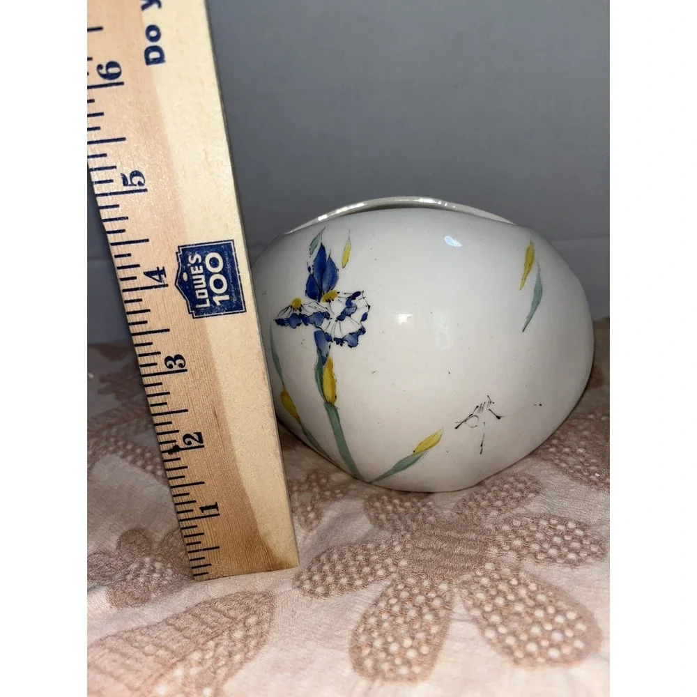 Baatz Procelain Ceramic Clam Shell Design IRIS VASE  Barbera‎ Baatz pottery